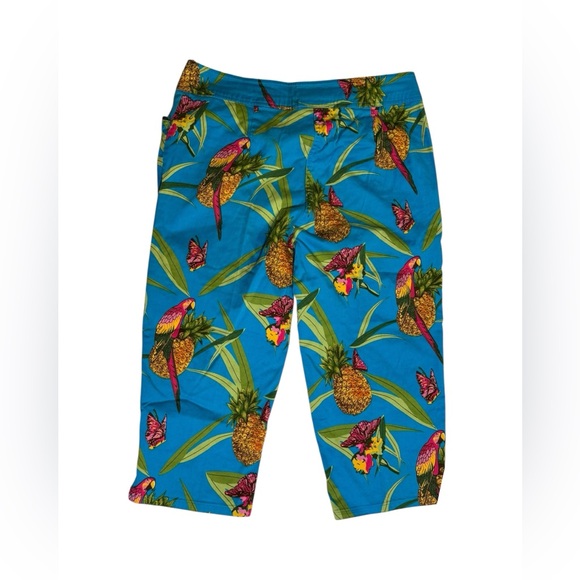 bill blass Pants - Vintage Bill Blass capri pants women’s tropical pineapple parrot print Stretch‎